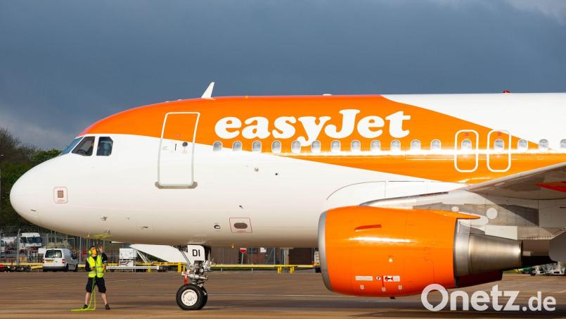Die Fluggesellschaft Easyjet hat einen Piloten freigestellt, weil er angeblich betrunken und nackt in einer Hotelbar umherirrte. Symbolbild: David Parry/PA Wire/dpa