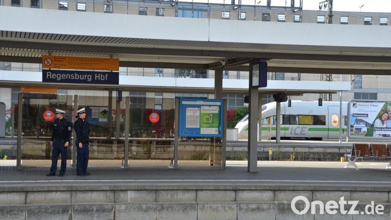 Am Hauptbahnhof Regensburg war am Wochenende einiges los. Symbolbild: Bundespolizei