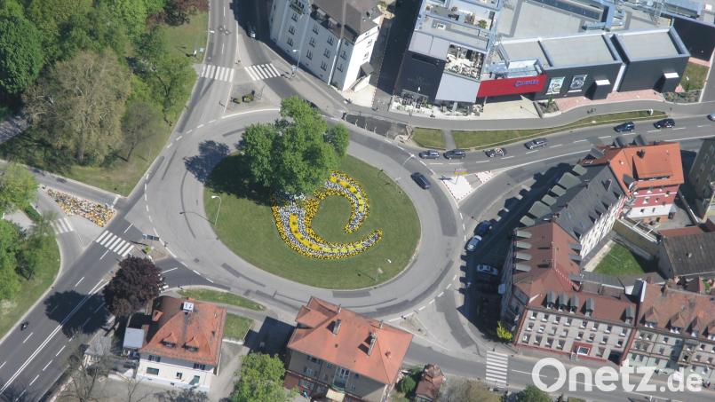 Der große Kreisverkehr in Amberg aus der Luft. Das Bild ist zwar schon ein paar Jahre alt, doch hat sich grundsätzlich am Zustand des Kreisels seither nichts geändert. Luftbild: Bernd Georgi