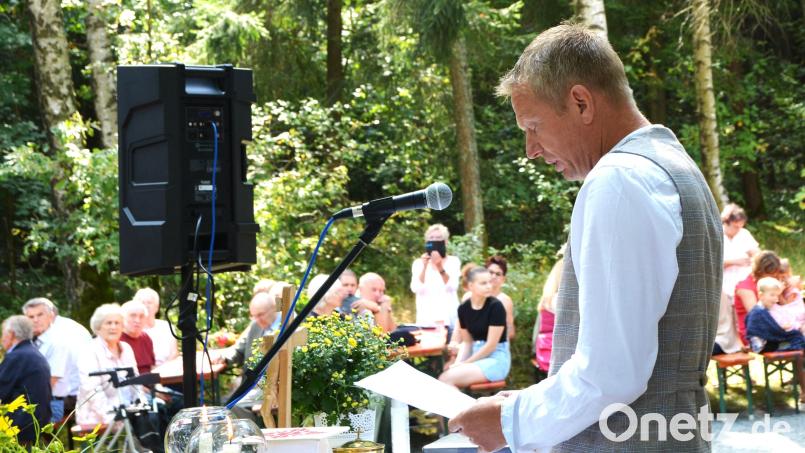 Der Vorsitzende des OWV-Massenricht Martin Rumpler und die ehrenamtlichen Helferinnen und Helfer freuen sich auf viele Besucher beim Turmfest. Bild: fdl
