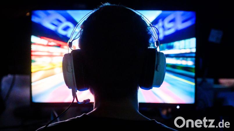 52 Prozent der Menschen in Deutschland spielen zumindest hin und wieder Video- oder Computerspiele. (Symbolbild) Bild: Julian Stratenschulte/dpa