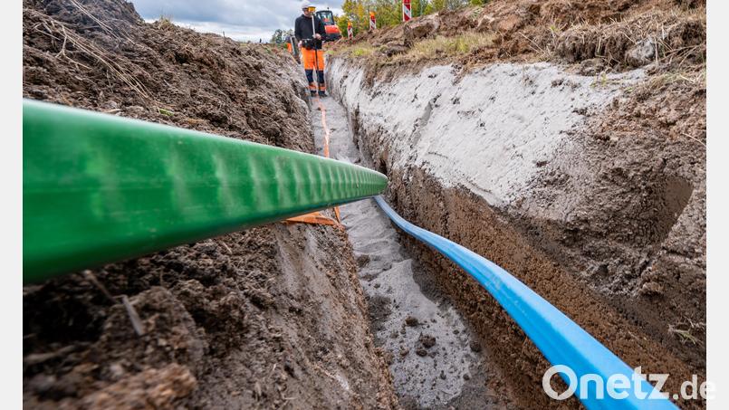 Bis in Waldershof Glasfaser in den Straßen liegt, kann es noch dauern. Bild: Armin Weigel, dpa