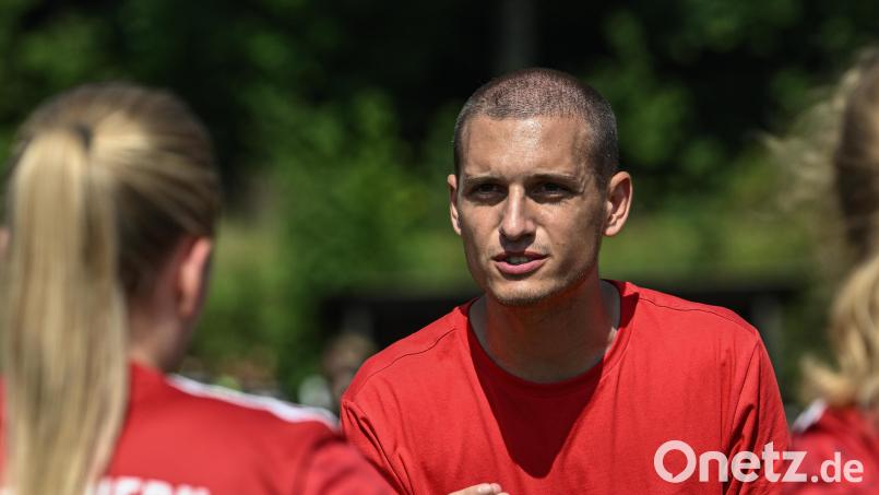 Theuerns neuer Trainer Nick D&#039;Addona legt viel Wert auf Kommunikation – auf und neben dem Platz. Bild: Loeffler, Jonas