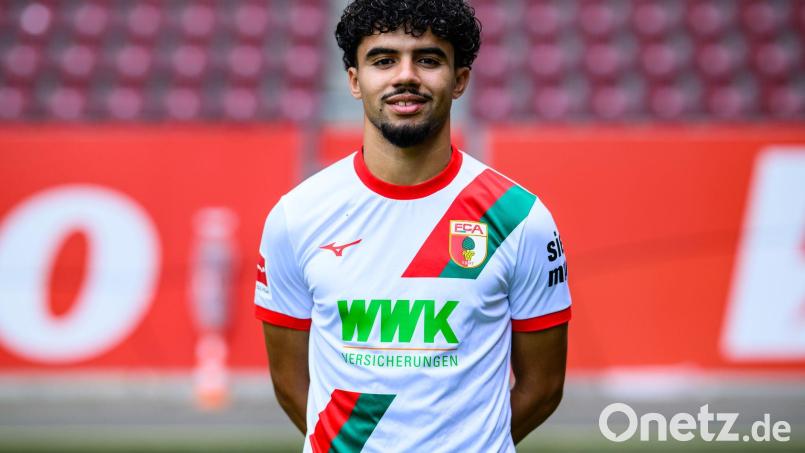 Aiman Dardari will sich bei den FCA-Profis durchsetzen. Bild: Tom Weller/dpa