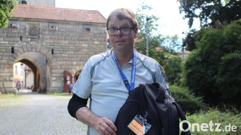 Heiko G. bedankt sich bei allen bisherigen Ersthelfern, die sofort zur Hilfe eilten und Sanitäter riefen. Seine Notfallkarte und Anleitung, sowie vier Ammoniak-Kapseln trägt er immer bei sich. Bild: Dagmar Williamson