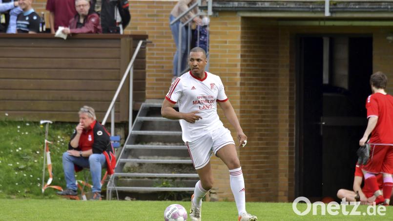 Julian Ceesay vom SV Inter Bergsteig Amberg spielte auch lange für den FC Amberg, gehörte zum damaligen Regionalliga-Kader. Bild: Hubert Ziegler