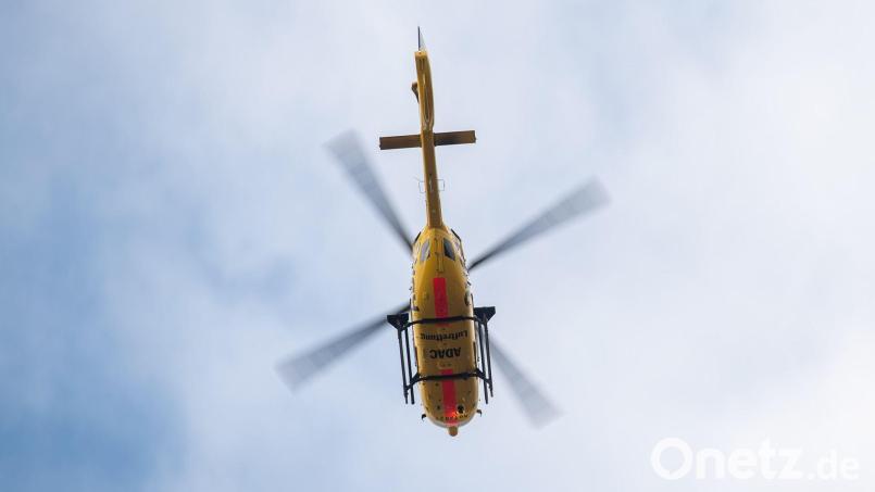 Mit einem Hubschrauber wurde der Mann in ein Krankenhaus gebracht. (Symbolbild) Bild: Sebastian Gollnow/dpa