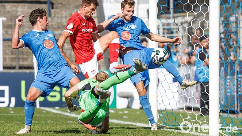 Kaiserslautern hatte beim Oberligisten aus Stahnsdorf leichtes Spiel. Bild: Andreas Gora/dpa