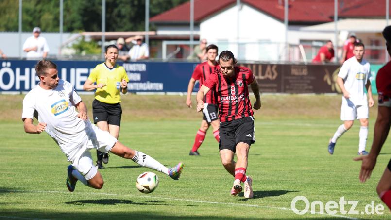 Nur David Bezdicka (Zweiter von rechts/Szene aus einem früheren Spiel)traf bei der Niederlage in Eggenfelden. Bild: Dieter Jäschke