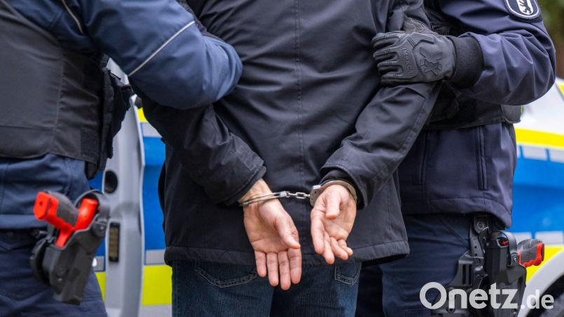 Zwei junge Männer wurden nach einem Überfall auf eine Bäckerei in Schorndorf festgenommen. Symbolbild: Monika Skolimowska/dpa