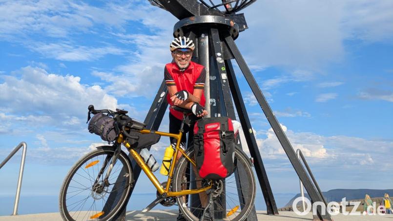 Endlich am Ziel: nach 3.370 Kilometern, 19 Fahrtagen und 163 Stunden im Sattel kam der Riedener Hans Hofrichter am 20. Juli am Nordkap in Nordnorwegen sichtlich froh an. Bild: Hans Hofrichter