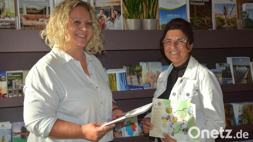 Melanie Wenisch (links) und Michaela Günthner legen viel Herzblut in ihre Arbeit im Theres-Neumann-Museum in Konnersreuth, beide leiten auch die Tourist-Info der Marktgemeinde. Bild: jr