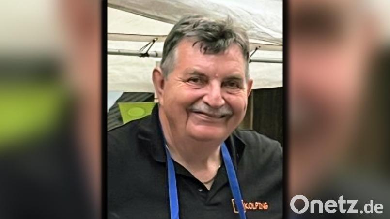 So kannte man Josef Ziegler in Schirmitz. Wenn das Weinfest an der Jakobsklause gefeiert wurde, holte er den blauen Südtiroler Schurz aus dem Schrank, hieß Gäste willkommen, trank mit ihnen gern ein Vierterl Wein und half, wo immer er konnte, mit. Bild: Ulrike Steinhilber