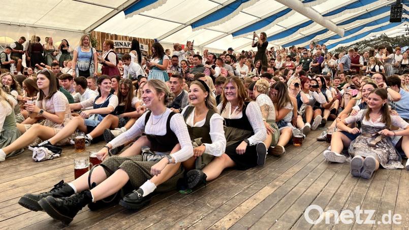 Legendär: der Frühschoppen bei der Flosser Kirwa. Archivbild: Gabi Schönberger