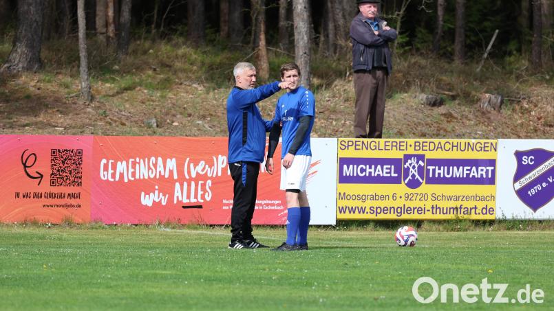 Christian Malek (links) ist nicht mehr Trainer des SC Schwarzenbach. Bild: Dieter Jäschke