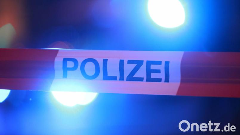 Nach seiner Unfallflucht wird ein unbekannter E-Scooter-Fahrer von der Polizei Amberg gesucht. Symbolbild: David Young/dpa