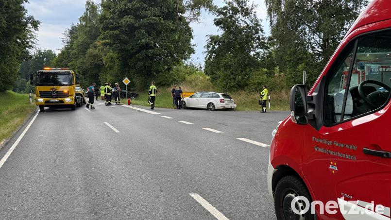 Bei einem Unfall bei Püllersreuth stießen am Donnerstag zwei Autos zusammen. Bild: rw