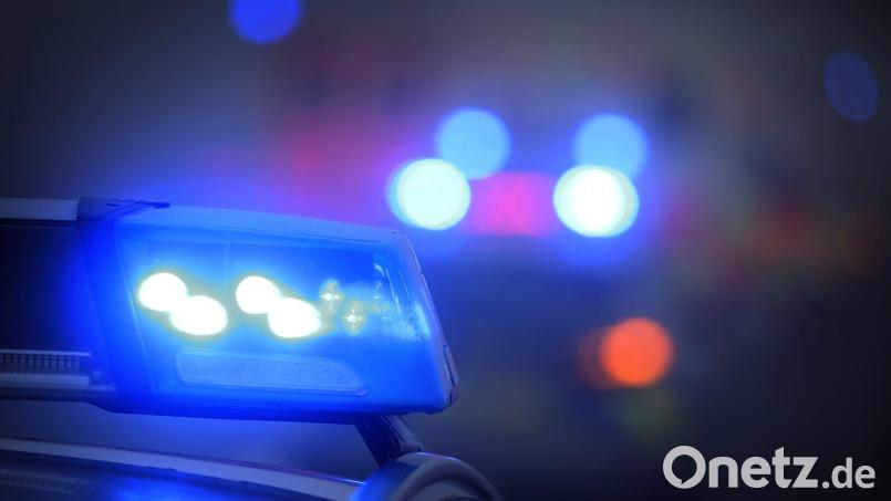 Die Autofahrerin kam nach dem Unfall ins Krankenhaus, Lebensgefahr bestand Polizeiangaben zufolge nicht. (Symbolbild) Bild: Karl-Josef Hildenbrand/dpa