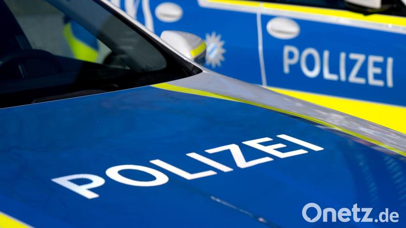 An der Clausnitzerschule in Weiden wurden vier Fensterscheiben beschädigt. Symbolbild: Sven Hoppe/dpa