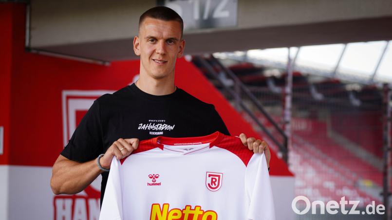 Florian Dietz trägt künftig das Trikot des SSV Jahn Regensburg. Bild: Gschlößl / SSV Jahn