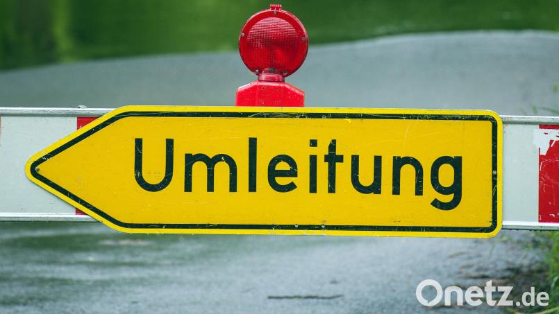 Zum Feuerwehrfest in Großalbershof wird ein Straßenabschnitt gesperrt. Symbolbild: David Ebener/dpa