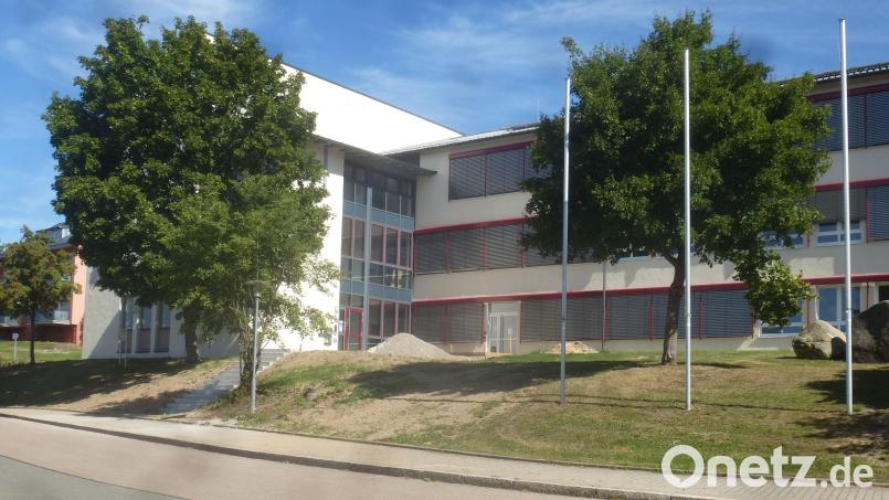 Der Marktrat genehmigte auch Aufträge für Baumaßnahmen an der Schule. Bild: mad