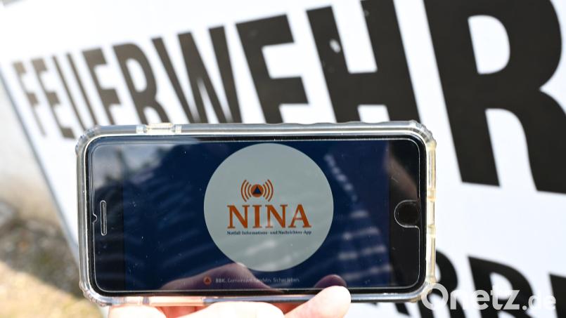 Die Nina-Warn-App informierte am Mittwochnachmittag über einen Gasaustritt im Industriegebiet Kemnath-West, Symbolbild: Arne Dedert/dpa