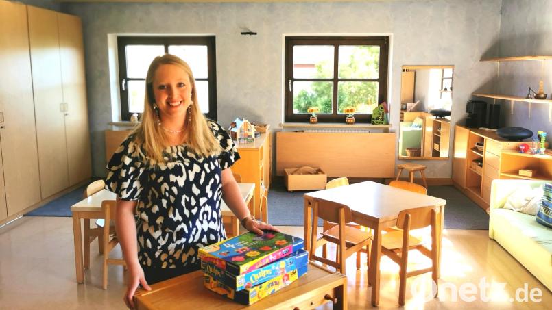 Der Kindergarten &quot;St. Marien&quot; Oberviechtach startet am 1. September im Ausweichquartier Pfarrheim. Leiterin Anna-Maria Bauer präsentiert den neuen Raum der &quot;Igelgruppe&quot; im bisherigen Frauenbundzimmer. Bild: Portner