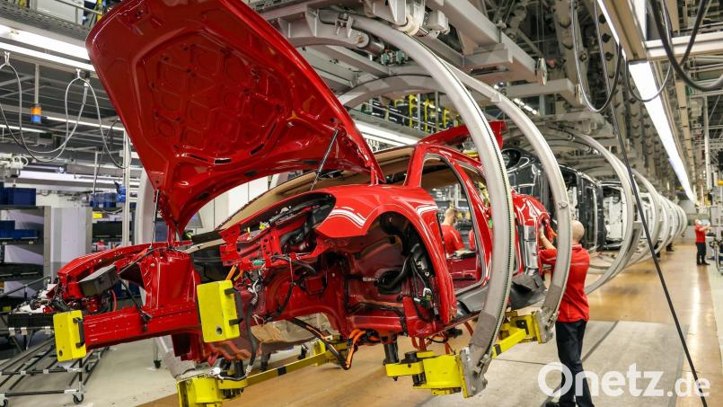 Die deutsche Autoindustrie ist auf dem absteigenden Ast. Das verdeutlicht auch die aktuelle Entwicklung bei beim Oberpfälzer Zulieferer Grammer. Symbolbild: Jan Woitas/dpa-Zentralbild/dpa