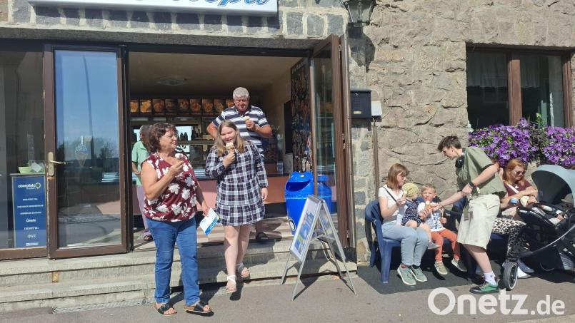 Die Eistournee 2025 von Oberpfalz-Medien legte am Donnerstag eine Station in Nabburg bei "Eis-Europa" ein. Bild: jua