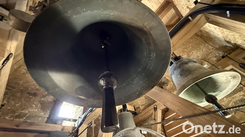 Der Glockenstuhl in der evangelischen Stephanuskirche in Edelsfeld. Jetzt hängen wieder fünf Glocken im Turm, die kleinste davon stammt wohl aus dem 13. Jahrhundert. Bild: upl