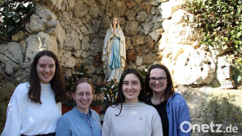 Die neuen Novizinnen der Auerbacher Schulschwestern (von links): Lisa Holzmann, Birte Pollert, Rebekka Unterstein und Maria Adlberger freuen sich sehr auf ihre baldige Einkleidung Bild: hdk