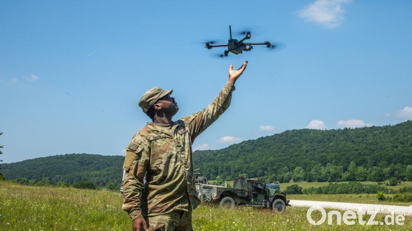 Auf den US-Truppenübungsplätzen Grafenwöhr oder – wie auf dem Bild zu sehen ist – Hohenfels wird seit diesem Jahr intensiv mit Drohnen trainiert. Nun wird ein solcher Einsatz erstmals auch außerhalb der Übungsplätze getestet. Symbolbild: Pfc. Brent Lee/US Army
