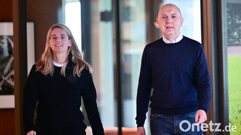 Die DFB-Funktionäre Nia Künzer und Bernd Neuendorf hoffen, dass die EM 2029 in Deutschland stattfindet. (Archivbild) Bild: Sebastian Christoph Gollnow/dpa
