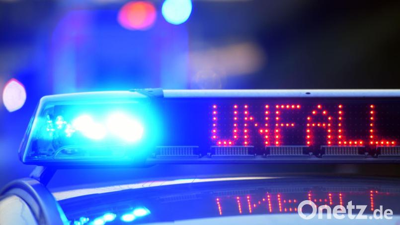 Nach dem Unfall ermittelt die Polizei wegen fahrlässiger Körperverletzung gegen einen 30-jährigen Autofahrer. (Symbolbild) Bild: Stefan Puchner/dpa