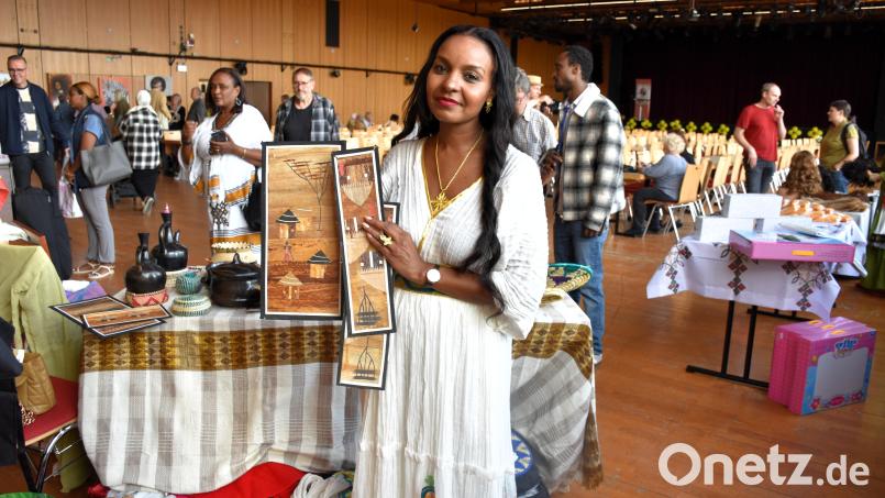 Rania Kinfe (43) aus Frankfurt ist die Gründerin des Verein EDWA für mehr Frauenrechte. Inzwischen gibt es diesen Verein auch in Tirschenreuth, dessen noch ganz frische Gründung unter anderem mit dem Äthiopischen Fest im Kettelerhaus gefeiert wurde. Bild: ubb
