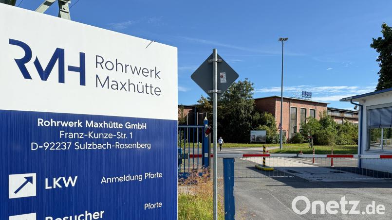 Die Schranke am Zugang zum Rohrwerk Maxhütte ist am Montag geschlossen. Bleibt sie das nach 70 Jahren nun für immer? Bild: Petra Hartl
