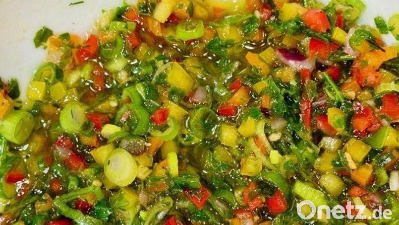 Chimichurri ist bunt und aromatisch. Das Rezept hat Florian Wagner von den Stiftlandgrillern für das Rezept der Woche zur Verfügung gestellt. Bild: Florian Wagner/Stiftlandgriller e. V.