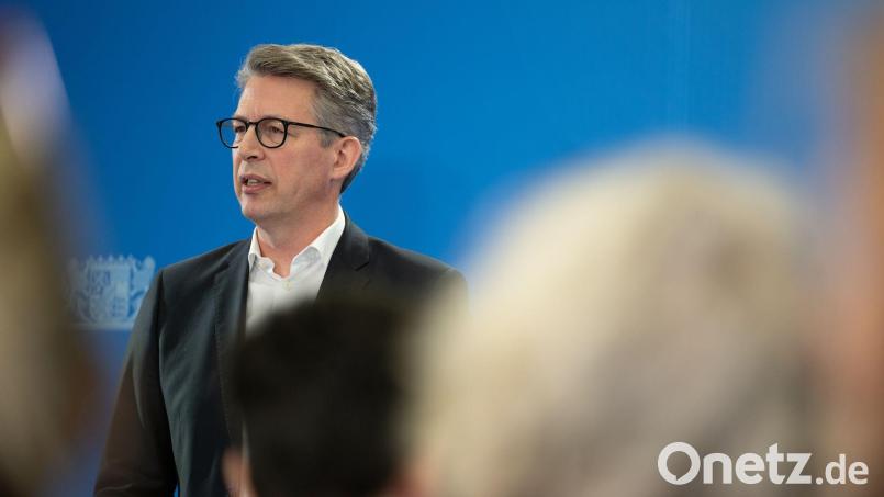 Bayern Kunstminister Markus Blume will mit der Rückgabe der Werke einen „Versuch der Wiedergutmachung in Richtung der Opfer“ unternehmen. (Archivbild) Bild: Leonie Asendorpf/dpa