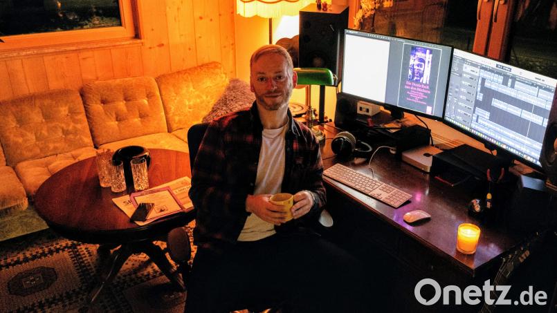 Mario Weiß bei der Arbeit im Studio der Yellow-King-Productions. Bild: Raffael Brei/exb