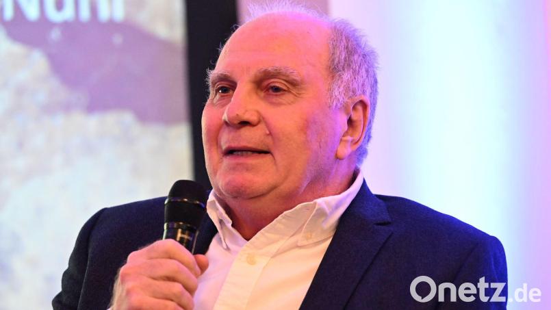 Uli Hoeneß hält die jüngsten Entwicklungen auf dem Transfermarkt für „gaga“. Bild: Felix Hörhager/dpa