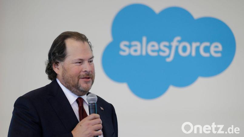 Die Vision von Salesforce-Chef Marc Benioff ist, den Kundendienst mit Hilfe von KI umzukrempeln. (Archivbild) Bild: Darron Cummings/AP/dpa