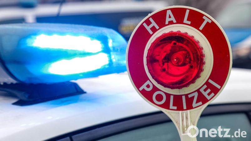 Die Grenzpolizei entdeckt bei einer Kontrolle auf A 93 Dopingmittel im Besitz eines Lkw-Fahrers. Bild: Jan Woitas/dpa