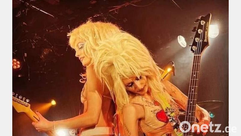 Die aus Kapstadt in Südafrika stammenden Schwestern Camille (Mie) und Noemie (Mille) Debray haben sich als The Soap Girls ihren eigenen Weg in der Musikwelt gebahnt – mit &quot;einem furchtlosen Geist, rohem Talent und unerbittlicher Energie&quot;. Bild: Band/exb