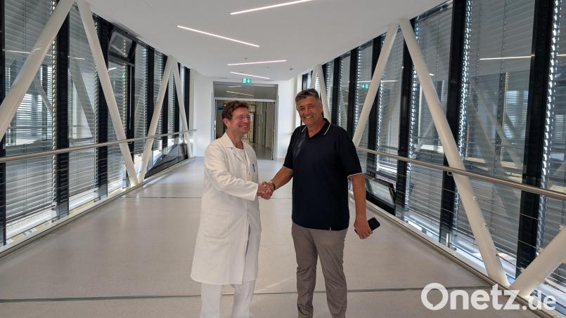 Danke, Herr Doktor: Dass Edgar Knobloch heute wieder mitten im Leben steht, hat er auch Dr. Thomas Reithmeier zu verdanken. Davon ist Grafenwöhrs Bürgermeister überzeugt. Bild: wüw