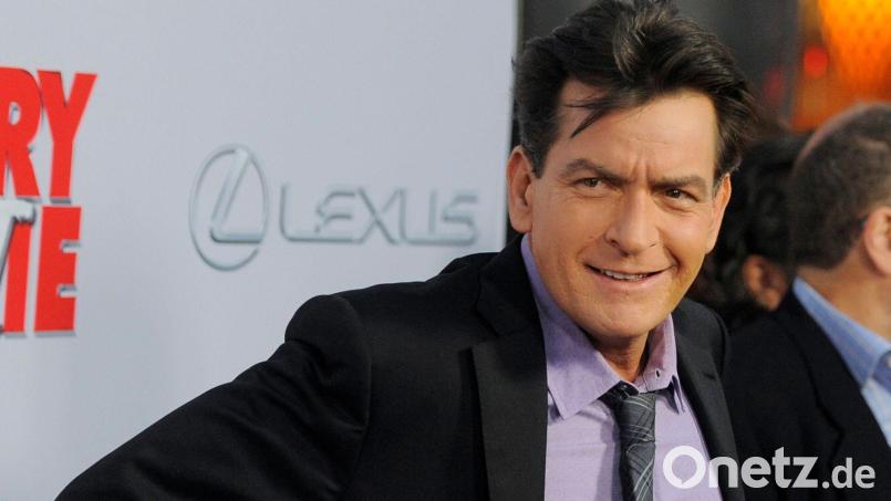 Blickt schon mit 60 auf ein bewegtes Leben zurück: Charlie Sheen. (Archivbild) Bild: Chris Pizzello/Invision via AP/dpa