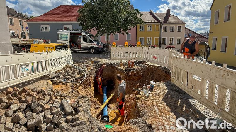 Seit Mittwochmorgen klafft das Loch am Ende der Frühlingsstraße. Bild: Wolfgang Steinbacher