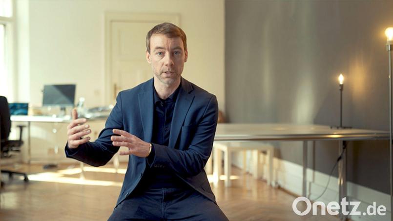 Die Doku läuft am Mittwoch im Ersten - zu Wort kommt unter anderem Politikberater Johannes Hillje. Bild: -/SWR /dpa