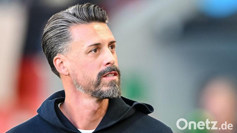 Nutzte die Länderspielpause für ein Testspiel: FCA-Coach Sandro Wagner. (Archivbild) Bild: Harry Langer/dpa