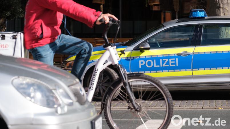Ein Fahrradfahrer wurde bei einem Sturz in Weiden leicht verletzt. Symbolbild: Ole Spata /dpa
